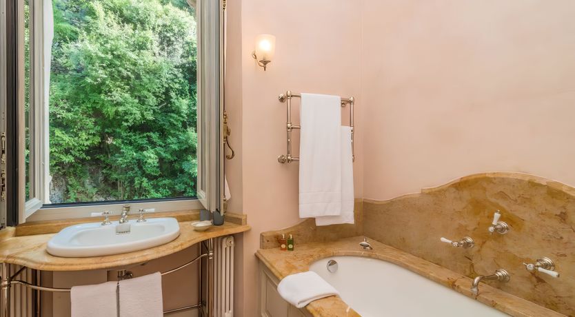 Photo of Romance on the Lake