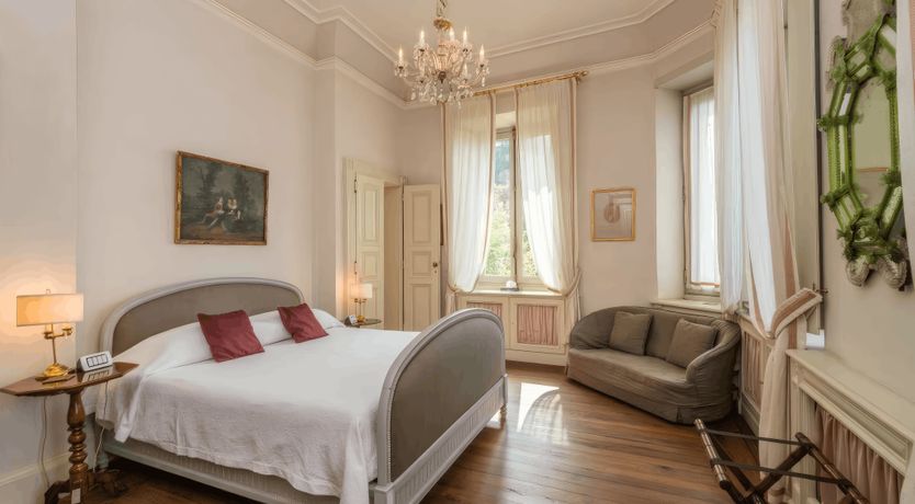 Photo of Romance on the Lake