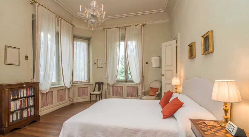 Photo of Romance on the Lake