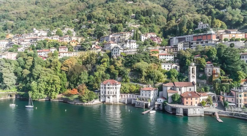 Photo of Romance on the Lake