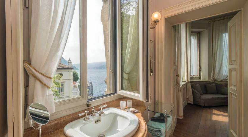 Photo of Romance on the Lake