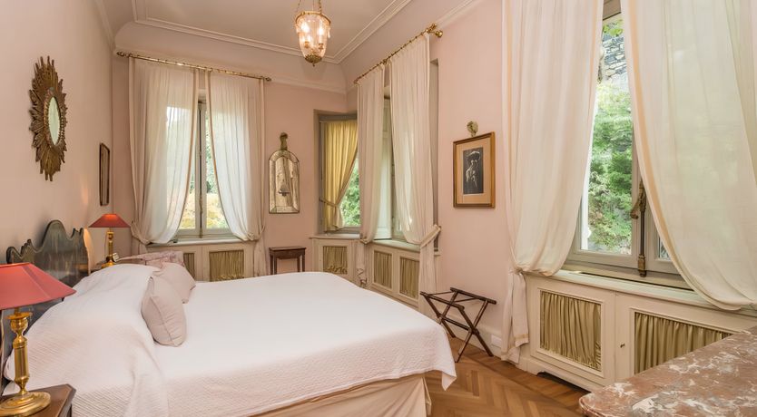 Photo of Romance on the Lake