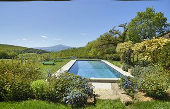 A Country Garden Holiday Home