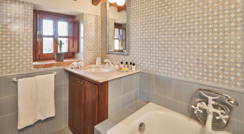 Photo of The Moon & The Oak