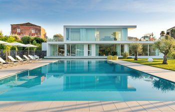 Take Me To The Sea Holiday Home