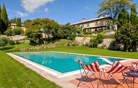 Photo of on-tuscan-hill