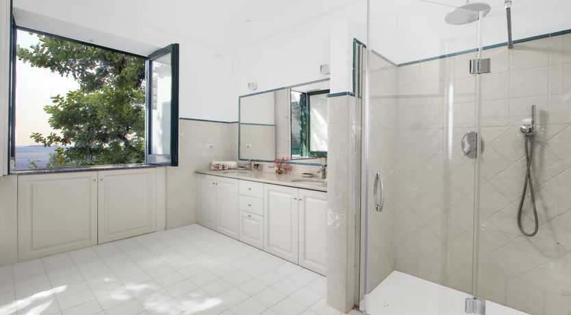 Photo of The Pearl of Campania