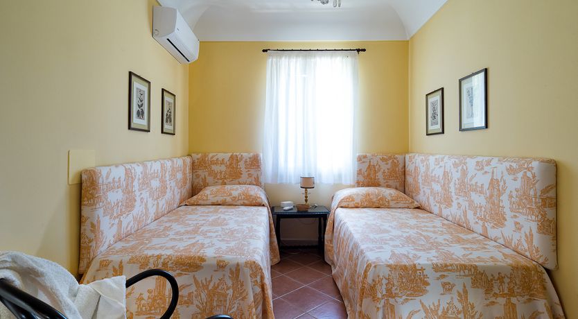 Photo of Palms & Pearls