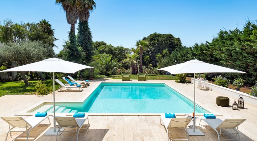 Photo of Palms & Pearls