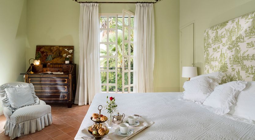 Photo of Palms & Pearls