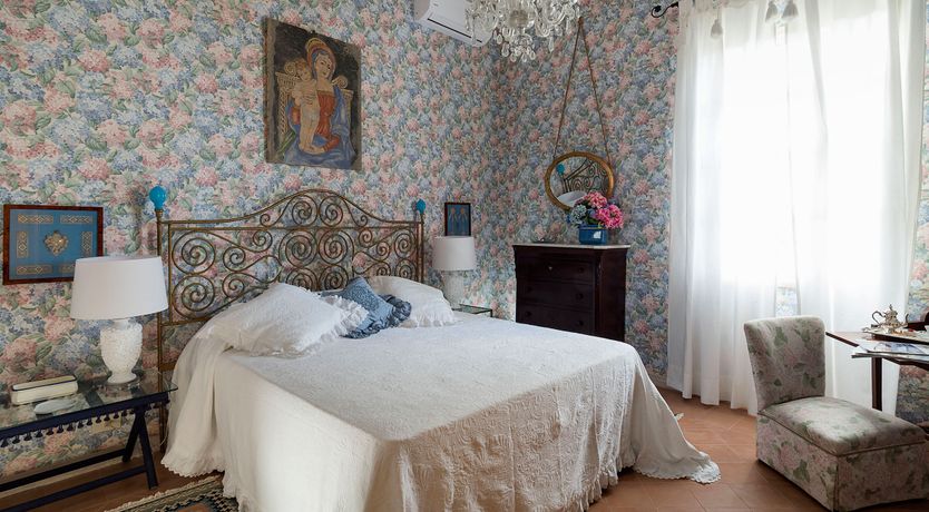 Photo of Palms & Pearls