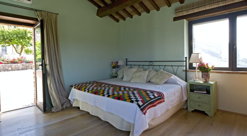 Photo of Olive & Roses