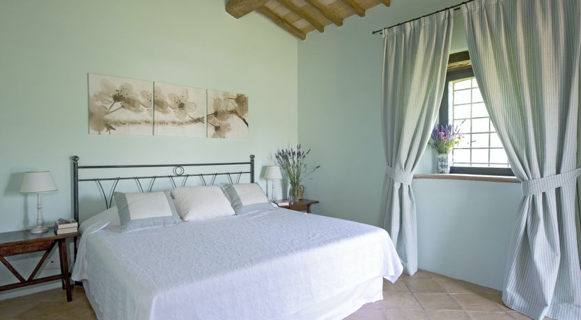 Photo of Olive & Roses