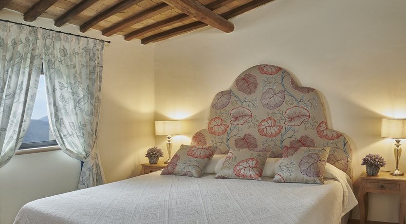 Photo of Olive & Roses