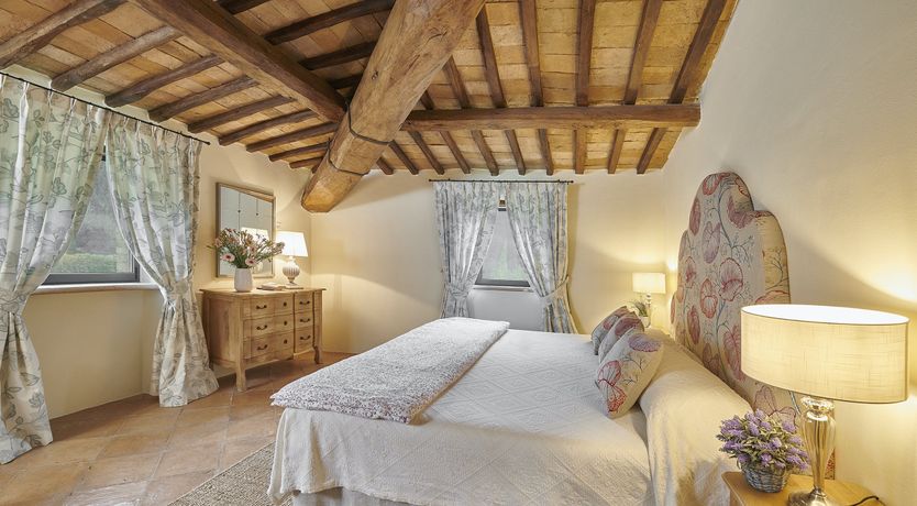 Photo of Olive & Roses