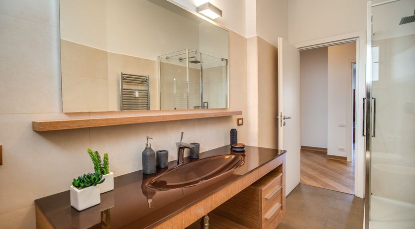 Photo of The Marina Kiss