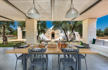 Citrus & Stone Holiday Home