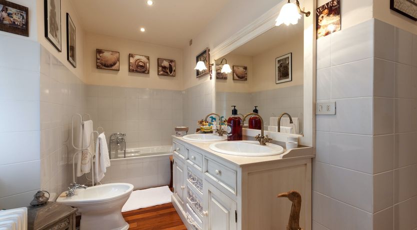 Photo of Honeycomb & Thyme