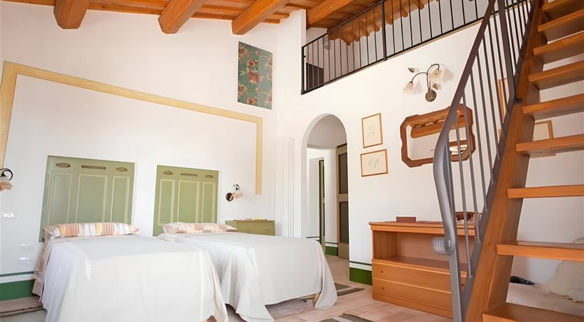 Photo of Flowers & Pastels