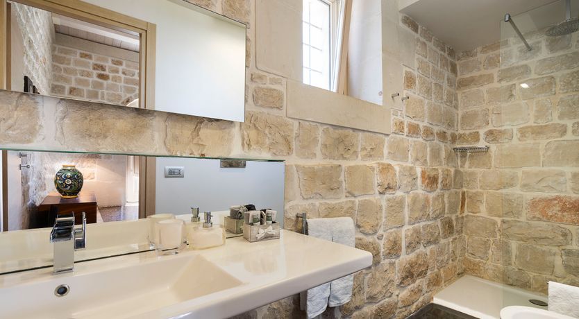 Photo of Lemon & Essence