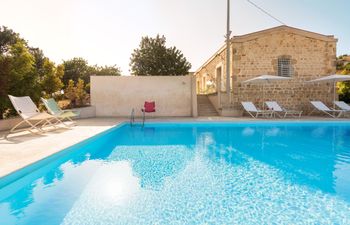 Lemon & Essence Holiday Home