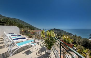 Nerano Noon Holiday Home