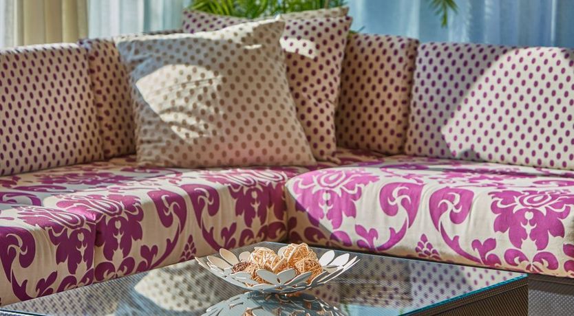 Photo of White & Sea