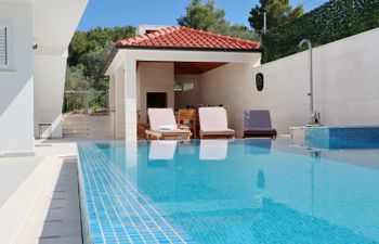 Villa Paradise Holiday Home