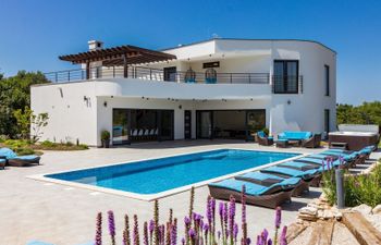 The Golden Slice Holiday Home