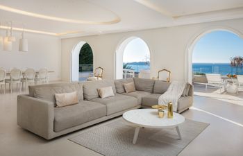 Circle of Light Holiday Home