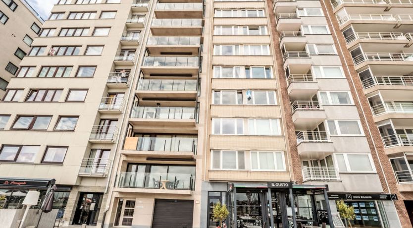 Photo of Bella I with parking and harbour view