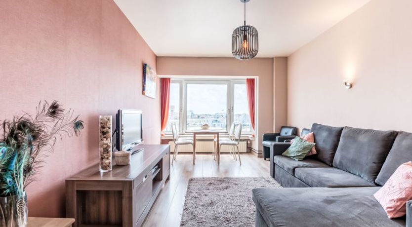 Photo of Bella I with parking and harbour view