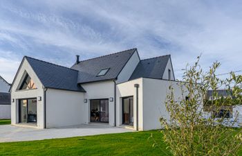 Les Voiles Holiday Home