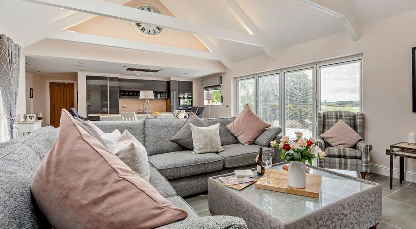 Photo of 1 Bed in Eaglesham