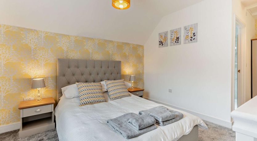 Photo of 1 Bed in Tenby
