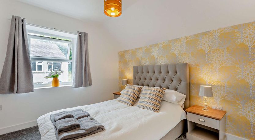 Photo of 1 Bed in Tenby