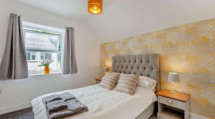 Photo of 1 Bed in Tenby