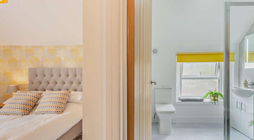 Photo of 1 Bed in Tenby