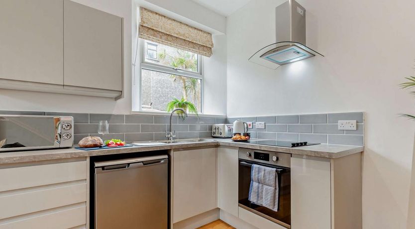 Photo of 1 Bed in Tenby