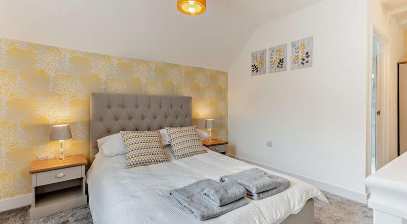 Photo of 1 Bed in Tenby