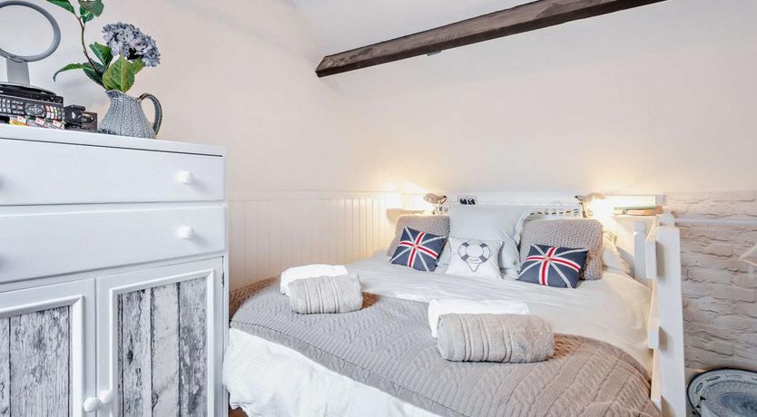 Photo of 1 Bed in Lymington