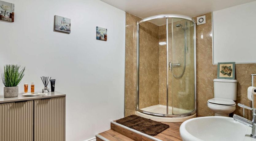 Photo of 2 Bed in Holmbridge