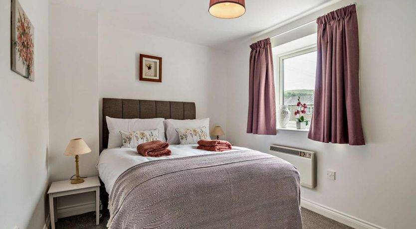 Photo of 2 Bed in Holmbridge