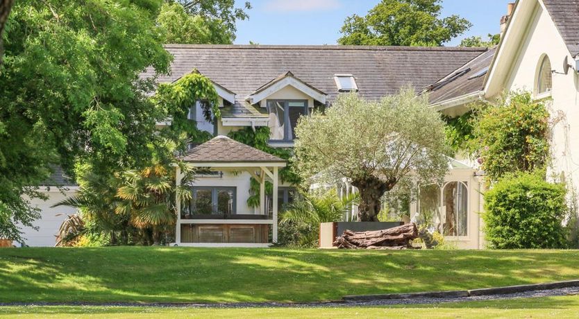 Photo of 5 Bed in East Cowes