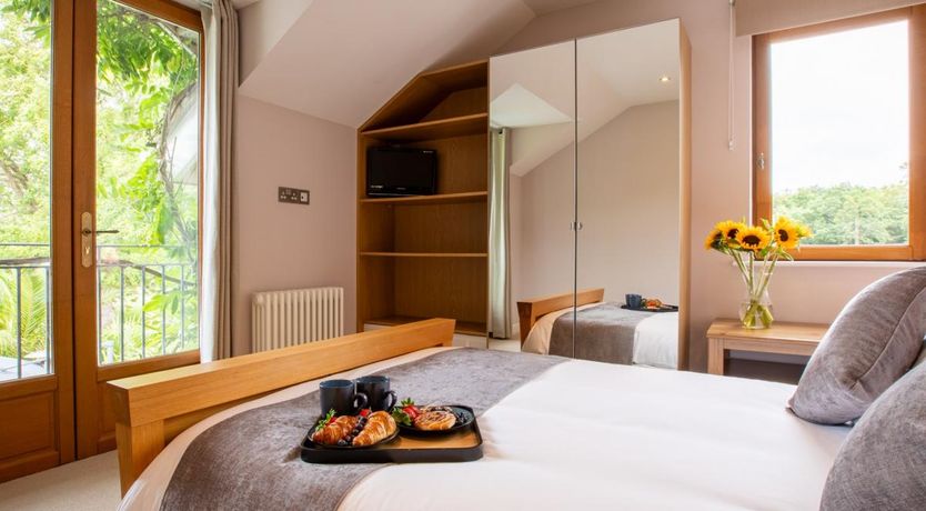 Photo of 5 Bed in East Cowes