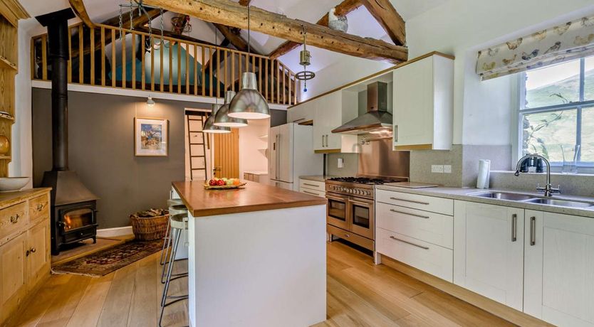 Photo of 6 Bed in Martindale