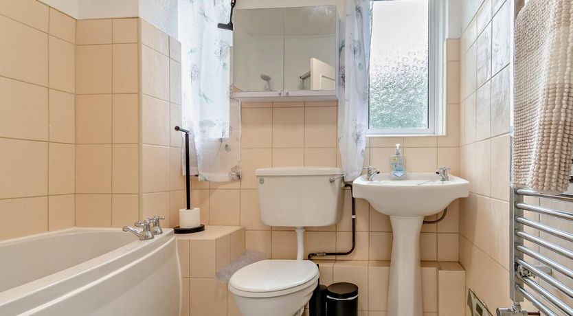 Photo of 1 Bed in Tenby