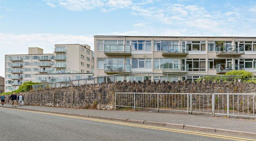 Photo of 1 Bed in Tenby