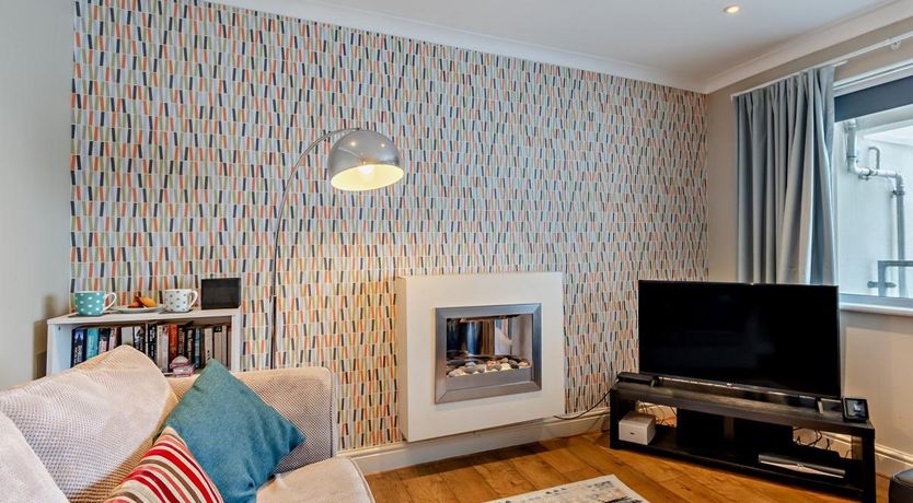 Photo of 1 Bed in Tenby