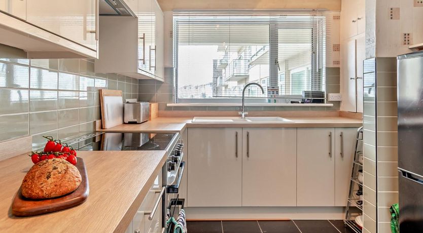 Photo of 1 Bed in Tenby